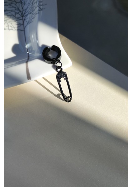 Sıkıştırmalı Deliksiz Çatallı Iğne Figürlü Sallantılı Erkek Çelik Küpe 1 Adet