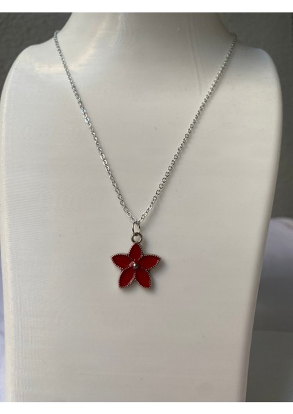 Kırmızı Çiçek Detaylı Gümüş Kolye