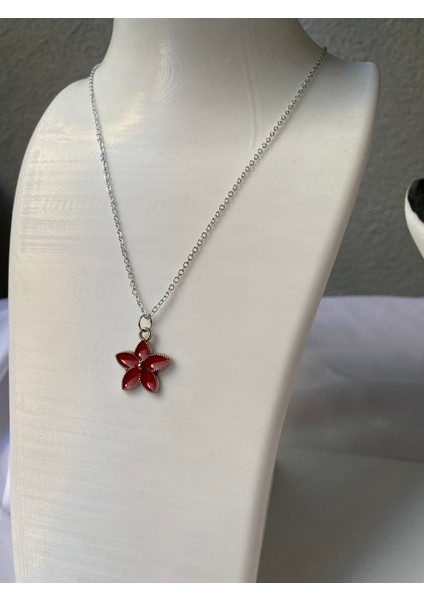 Kırmızı Çiçek Detaylı Gümüş Kolye