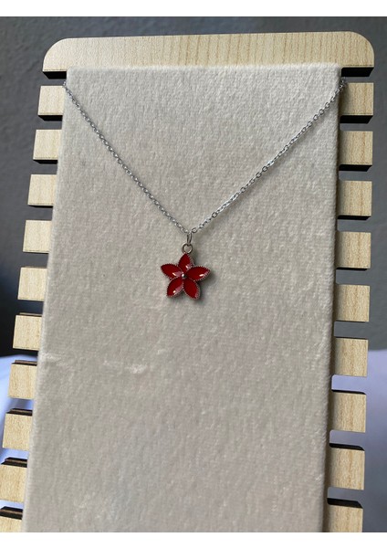 Kırmızı Çiçek Detaylı Gümüş Kolye