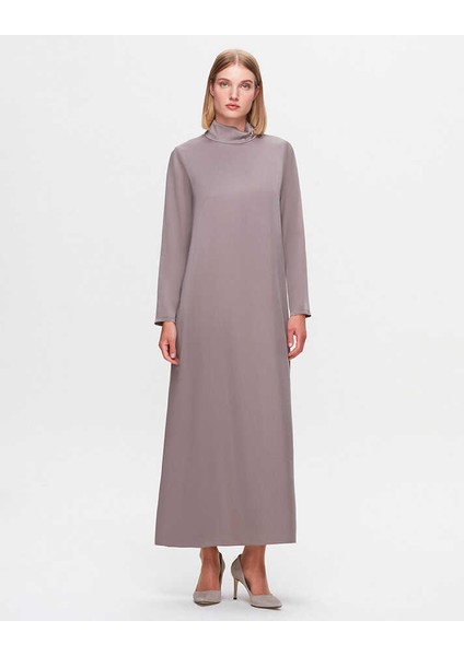 T25K-4019 Mıssdalıda Broş Detaylı Cupro Uzun Elbise