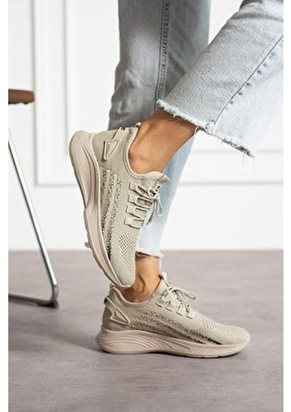 Kadın Sneaker Siyah Beyaz Platform Tabanlı Rahat ve Şık Tasarım fırsatları