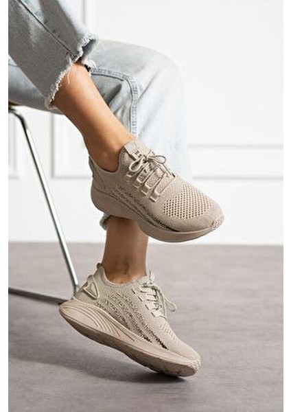 Kadın Sneaker Siyah Beyaz Platform Tabanlı Rahat ve Şık Tasarım indirimleri