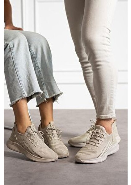 Kadın Sneaker Siyah Beyaz Platform Tabanlı Rahat ve Şık Tasarım