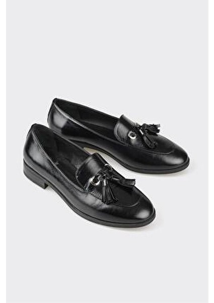 Kadın Günlük Ayakkabı Deri Malzemeden Yapılmış Şık Siyah Loafer Modeli