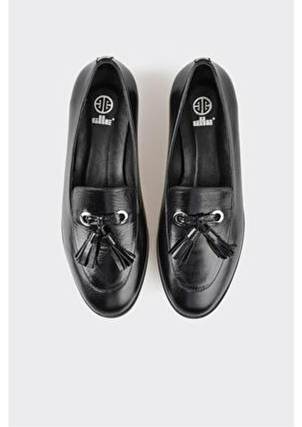 Kadın Günlük Ayakkabı Deri Malzemeden Yapılmış Şık Siyah Loafer Modeli