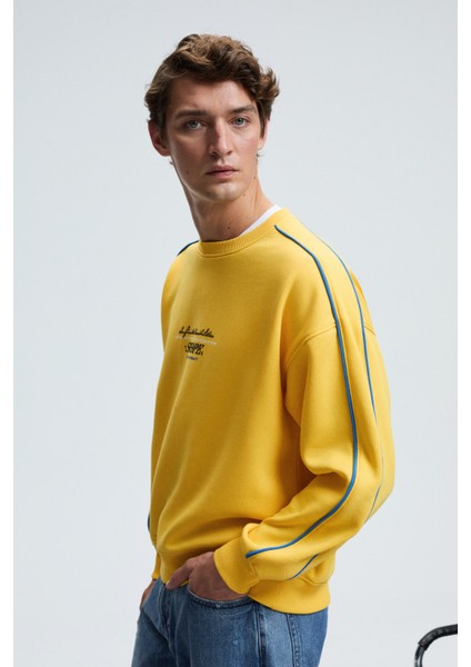 LEIF Erkek Kolları Biyeli Önü Baskılı Yuvarlak Yaka Oversize Sarı Sweatshirt