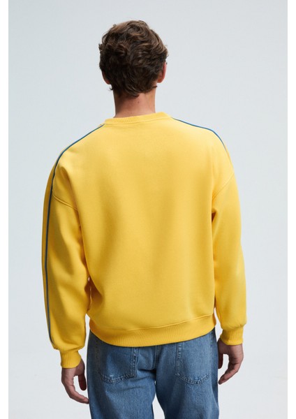 LEIF Erkek Kolları Biyeli Önü Baskılı Yuvarlak Yaka Oversize Sarı Sweatshirt