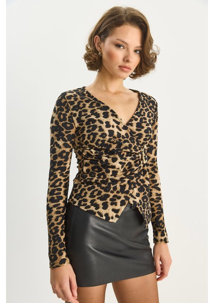 Kadın Kruvaze Yaka Gold Toka Detaylı Uzun Kollu Bluz modelleri