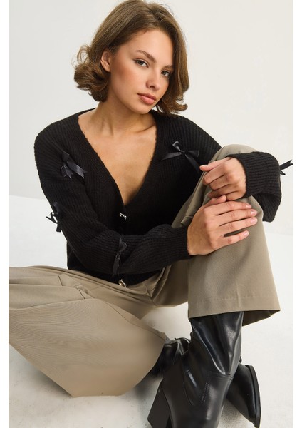 Kadın Fiyonk Aksesuarlı V Yaka Oversize Düğmeli Hırka modelleri