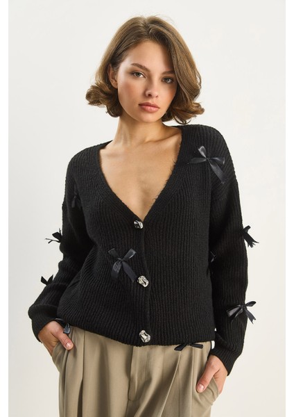 Kadın Fiyonk Aksesuarlı V Yaka Oversize Düğmeli Hırka fırsatları