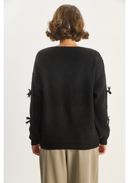 Kadın Fiyonk Aksesuarlı V Yaka Oversize Düğmeli Hırka