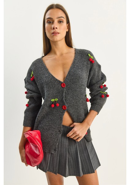 Kadın V Yaka Kiraz Aksesuarlı Triko Hırka fiyatları