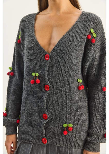 Kadın V Yaka Kiraz Aksesuarlı Triko Hırka indirimleri