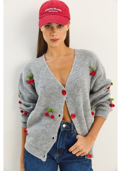 Kadın V Yaka Kiraz Aksesuarlı Triko Hırka