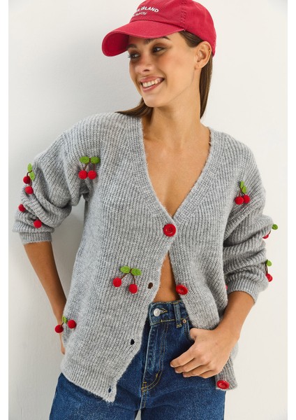 Kadın V Yaka Kiraz Aksesuarlı Triko Hırka modelleri
