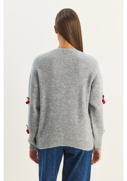 Kadın V Yaka Kiraz Aksesuarlı Triko Hırka