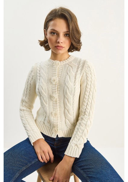 Kadın Bisiklet Yaka Saç Örgü Çiçek Düğme Aksesuarlı Triko Hırka fiyatları