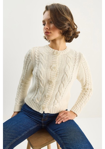 Kadın Bisiklet Yaka Saç Örgü Çiçek Düğme Aksesuarlı Triko Hırka modelleri