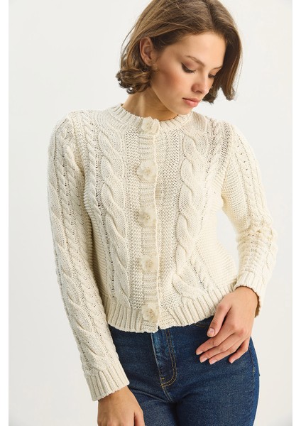 Kadın Bisiklet Yaka Saç Örgü Çiçek Düğme Aksesuarlı Triko Hırka fırsatları