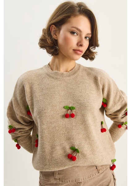 Kadın Bisiklet Yaka Kiraz Aksesuarlı Regular Triko Kazak