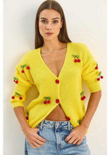 Kadın V Yaka Kiraz Aksesuarlı Triko Hırka