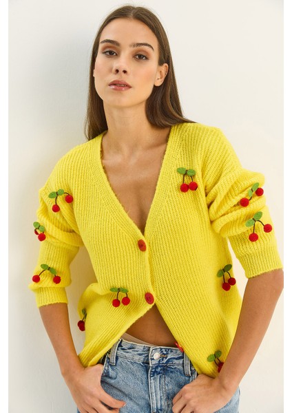 Kadın V Yaka Kiraz Aksesuarlı Triko Hırka fiyatları