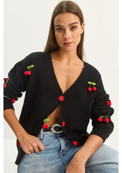 Kadın V Yaka Kiraz Aksesuarlı Triko Hırka