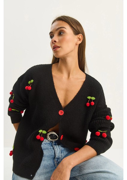 Kadın V Yaka Kiraz Aksesuarlı Triko Hırka fiyatları