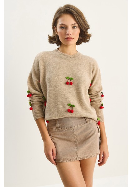 Kadın Bisiklet Yaka Kiraz Aksesuarlı Regular Triko Kazak fiyatları