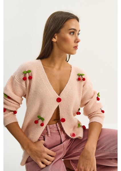 Kadın V Yaka Kiraz Aksesuarlı Triko Hırka fiyatları