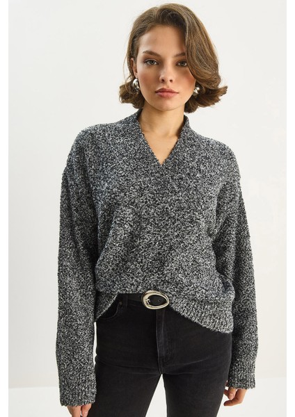 Kadın Özel Dokulu V Yaka Buklet Triko Kazak