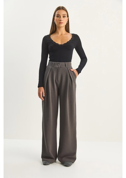 Kadın Yüksek Bel Dökümlü Cep Detaylı Piliseli Pantolon indirimleri