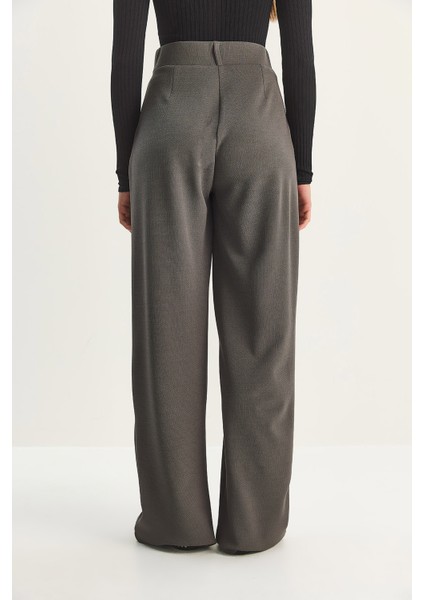 Kadın Yüksek Bel Dökümlü Cep Detaylı Piliseli Pantolon