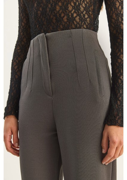 Kadın Yüksek Bel Fileto Detaylı Cepli Bol Paça Pantolon