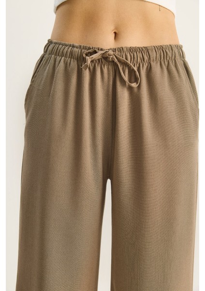 Kadın Yüksek Bel Beli Lastikli Bağlama Detaylı Cepli Kumaş Bol Pantolon indirimleri
