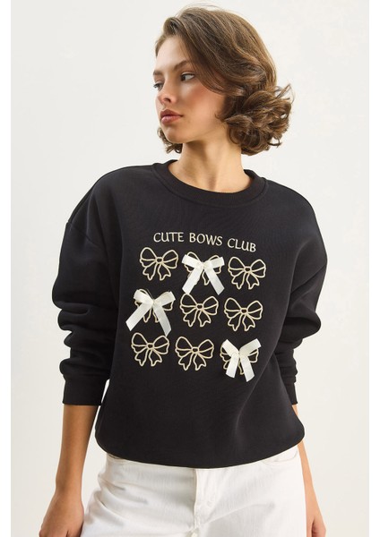 Kadın Fiyonk Nakışlı Kurdele Aksesuarlı Üç Iplik Şardonlu Sweatshirt