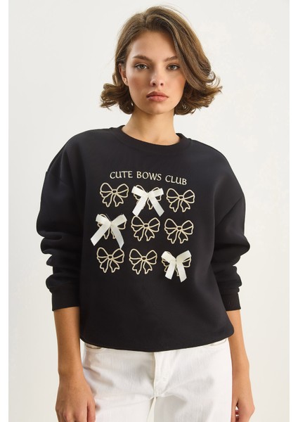Kadın Fiyonk Nakışlı Kurdele Aksesuarlı Üç Iplik Şardonlu Sweatshirt fırsatları