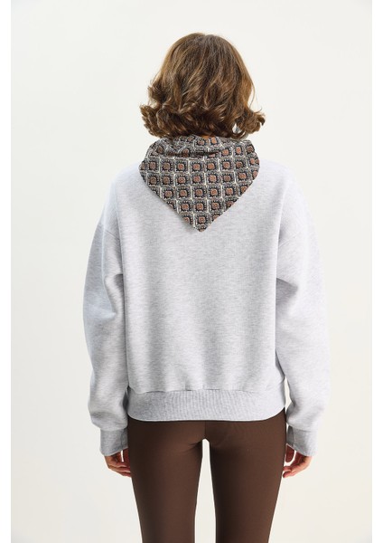 Kadın Fular Detaylı Ceylan Naıkışlı Üç Iplik Şardonlu Oversize Sweatshirt