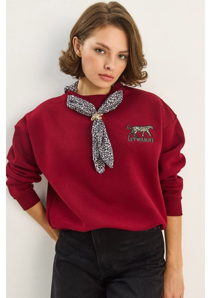 Kadın Fular Detaylı Leopar Nakışlı Üç Iplik Şardonlu Oversize Sweatshirt