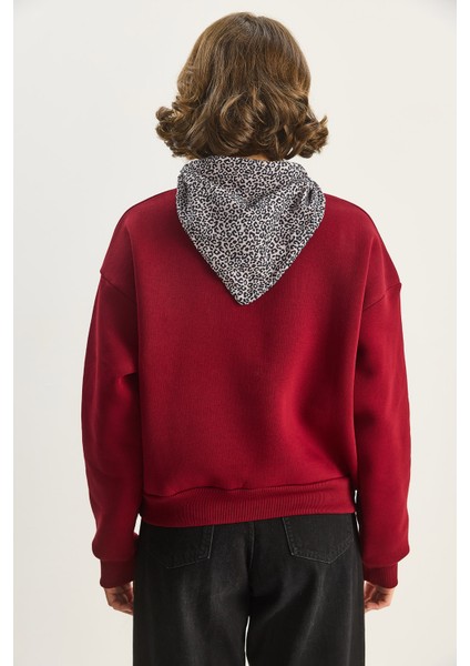 Kadın Fular Detaylı Leopar Nakışlı Üç Iplik Şardonlu Oversize Sweatshirt
