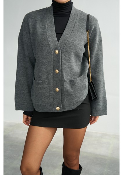 Kadın V Yaka Cep Detaylı Düğmeli Casual Hırka fiyatları