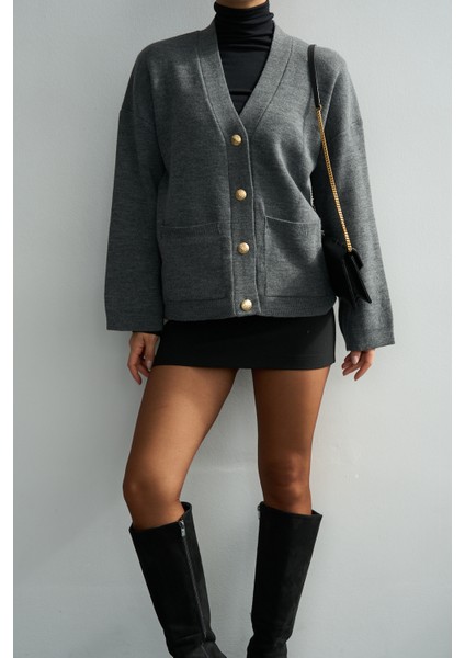 Kadın V Yaka Cep Detaylı Düğmeli Casual Hırka modelleri