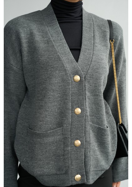 Kadın V Yaka Cep Detaylı Düğmeli Casual Hırka fırsatları