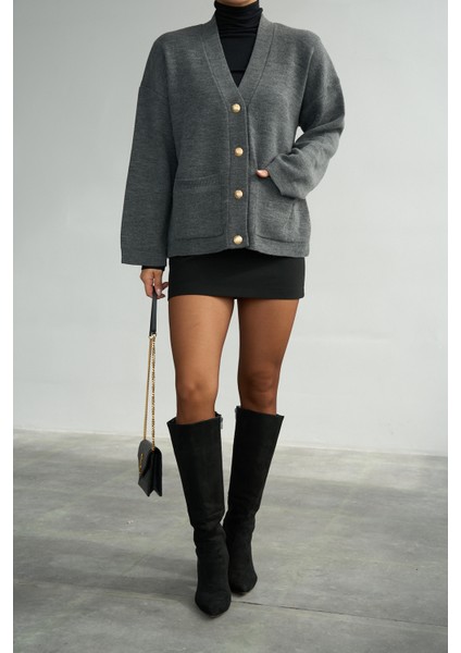 Kadın V Yaka Cep Detaylı Düğmeli Casual Hırka indirimleri