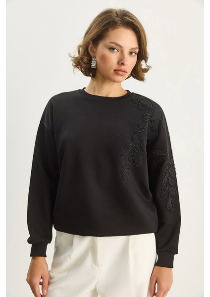 Kadın Bisiklet Yaka Çiçek Nakış ve Boncuk Işlemeli Sweatshirt modelleri