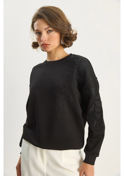 Kadın Bisiklet Yaka Çiçek Nakış ve Boncuk Işlemeli Sweatshirt fırsatları