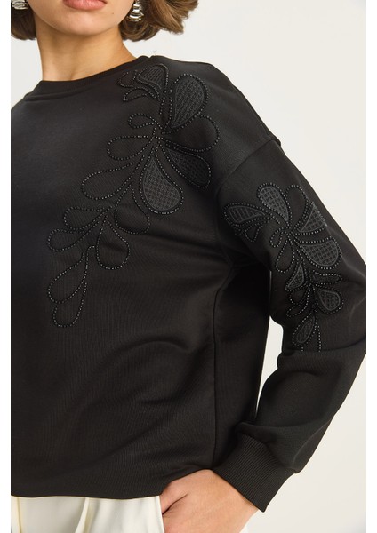 Kadın Bisiklet Yaka Çiçek Nakış ve Boncuk Işlemeli Sweatshirt indirimleri