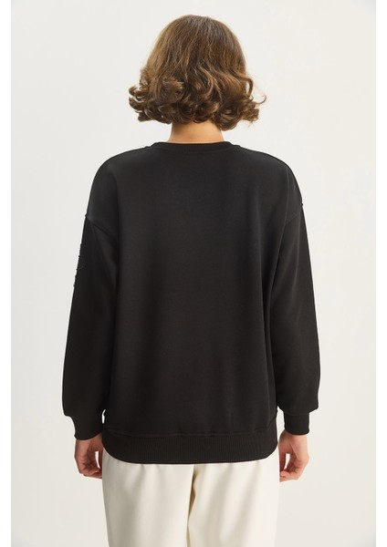 Kadın Bisiklet Yaka Çiçek Nakış ve Boncuk Işlemeli Sweatshirt