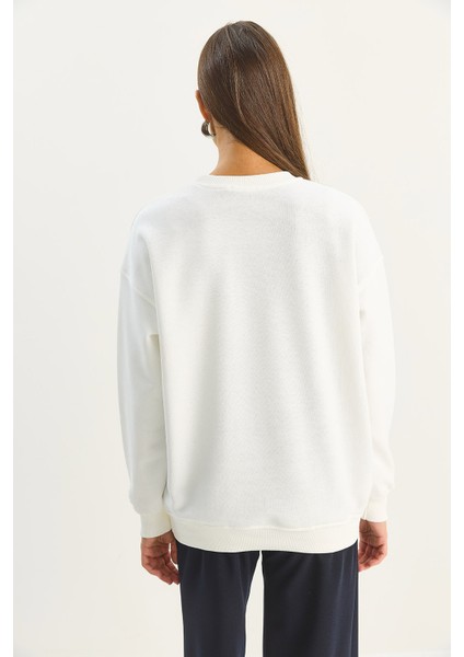 Kadın Bisiklet Yaka Kelebek Taş Işlemeli Relaxed Sweatshirt